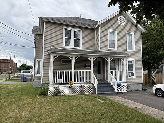 2nd image of 202 Van Buren St