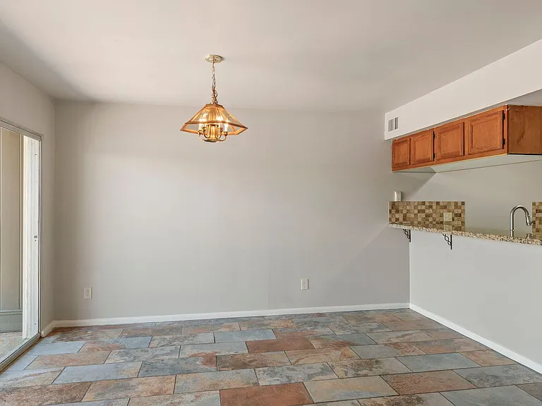 206 Waters Edge — Photo 13