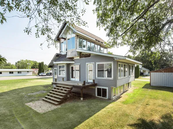 221 E Lake St, Parkers Prairie, MN 56361