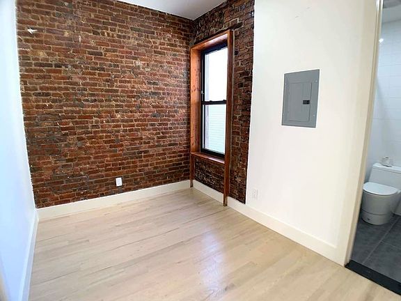 3rd image of 556 Evergreen Ave #3L