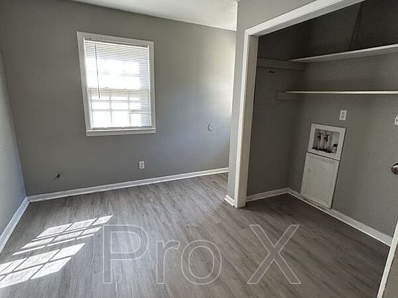 4th image of 901 1/2 S Taylor St