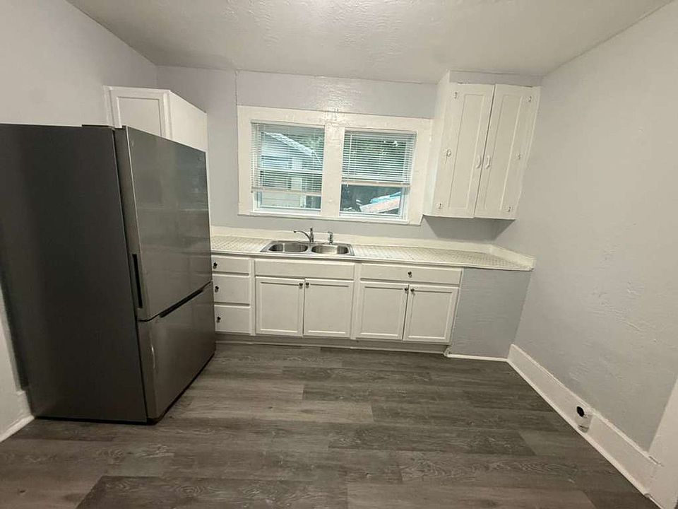 1st image of 1144 E 18th St