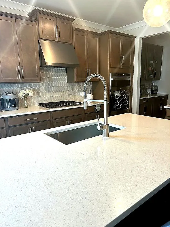 5 bed, 4.0 bath, 3296 sqft, $3,500 — Photo 4