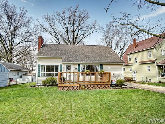 2nd image of 305 N Westwood Dr