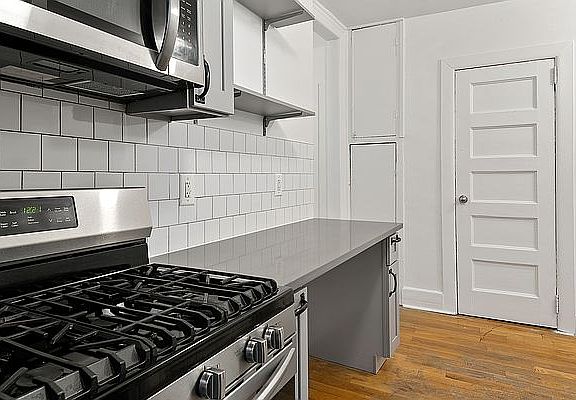 5th image of 1037 College Ave #4