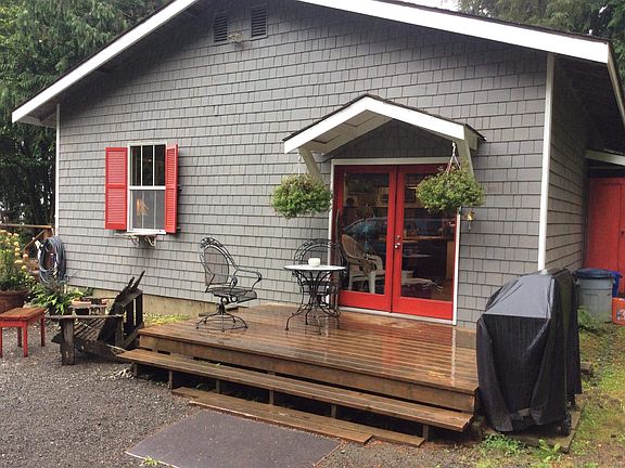 3rd image of 82 Lakeview Dr