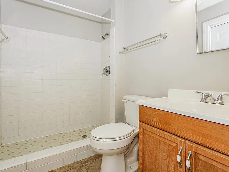989 E Normandy Blvd — Photo 15