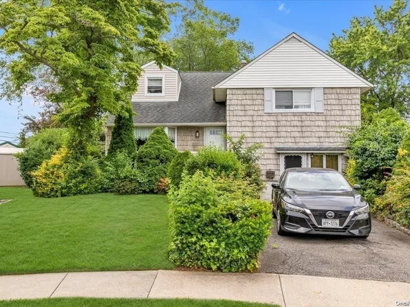 11 Belmart Court, Hicksville, NY 11801