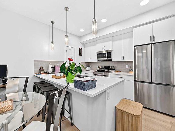 2nd image of 550 Belmont St SW #4320