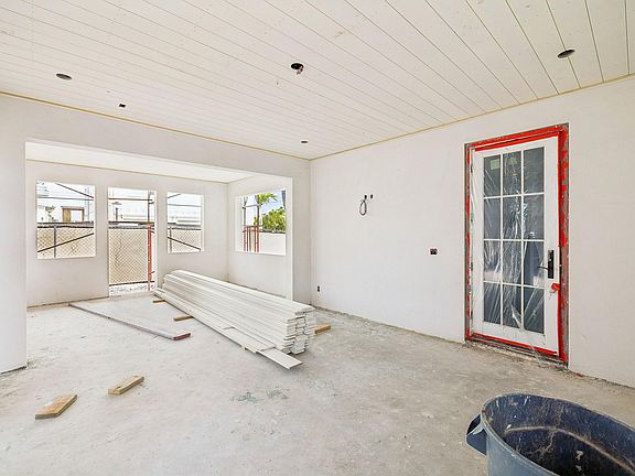 5th image of 15 W Lupin Beach Dr