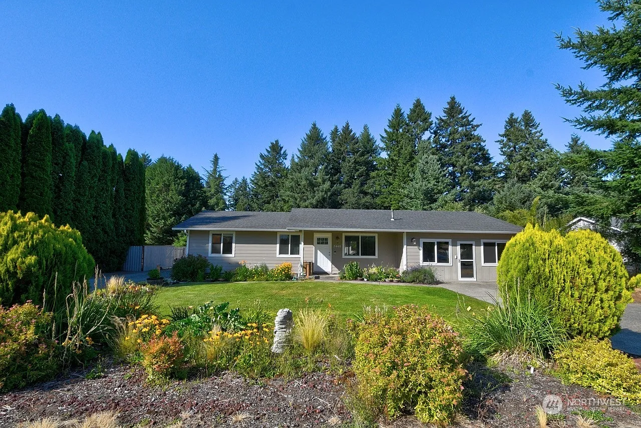 7440 Fair Oaks Loop SE photo 1