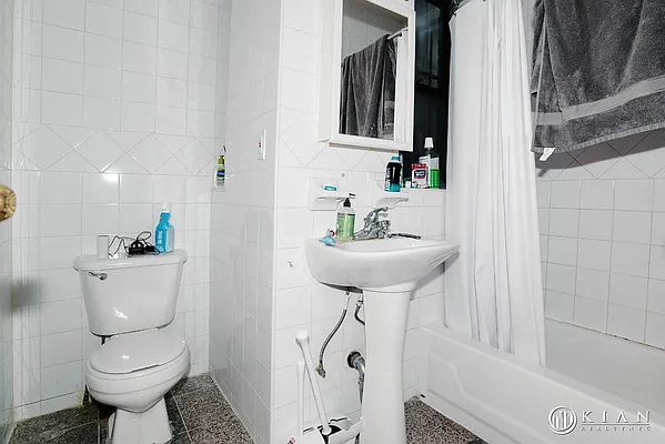 Rented by Kian Realty | media 9