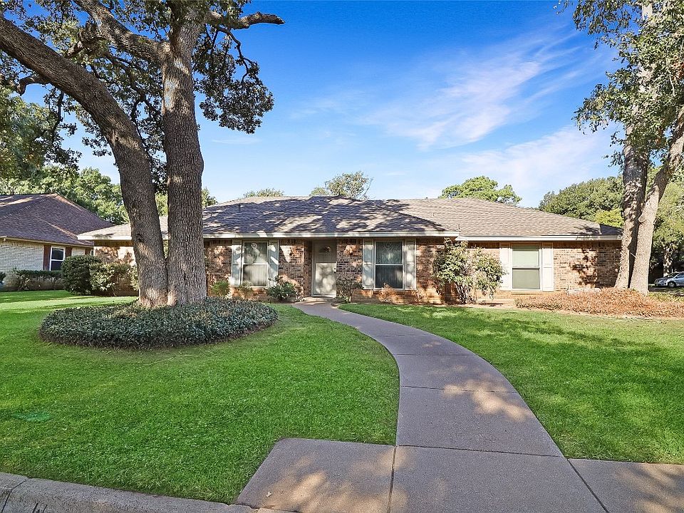 1st image of 2700 English Chase Ct