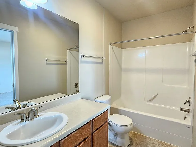 5205-5207 E Upriver Dr — Photo 15
