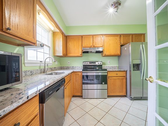 5th image of 261 Fairfield Dr