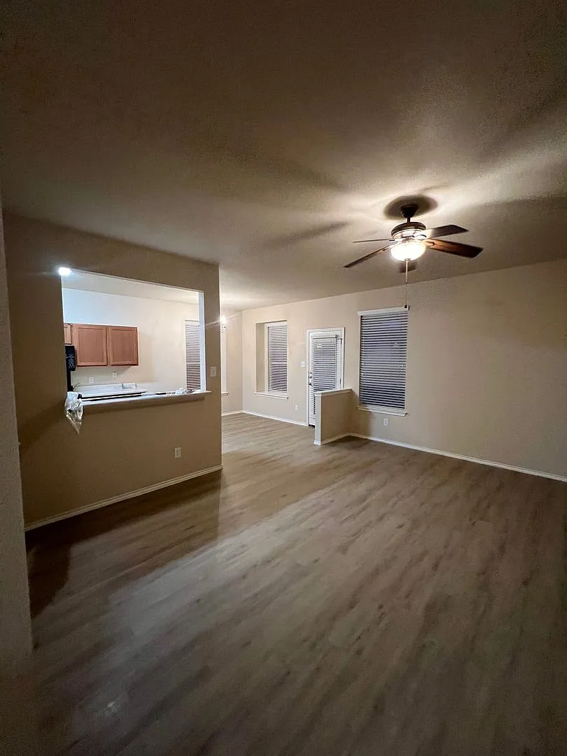 4 bedroom 2.5 bath Kensington Trails home Available in August! — Photo 3
