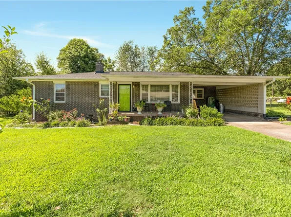 1 Sylvia Ln, Pelzer, SC 29669