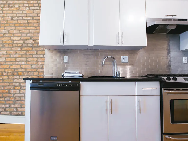 293 Irving Ave #4R — Photo 14