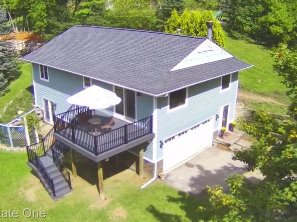 851 Grix Ct, Lake Orion, MI 48362