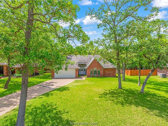 2nd image of 5521 Somerford Ln