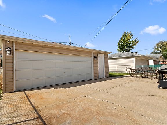 2nd image of 7924 Melvina Ave