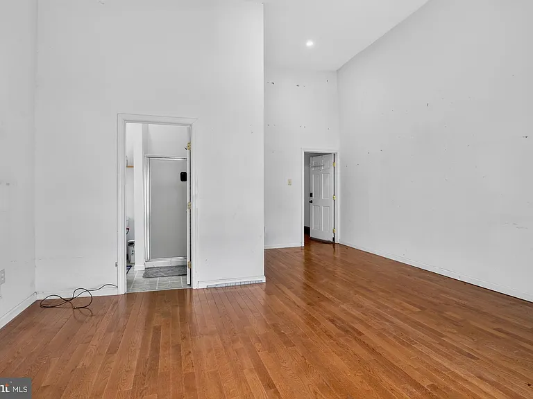 4011 Pine St — Photo 32