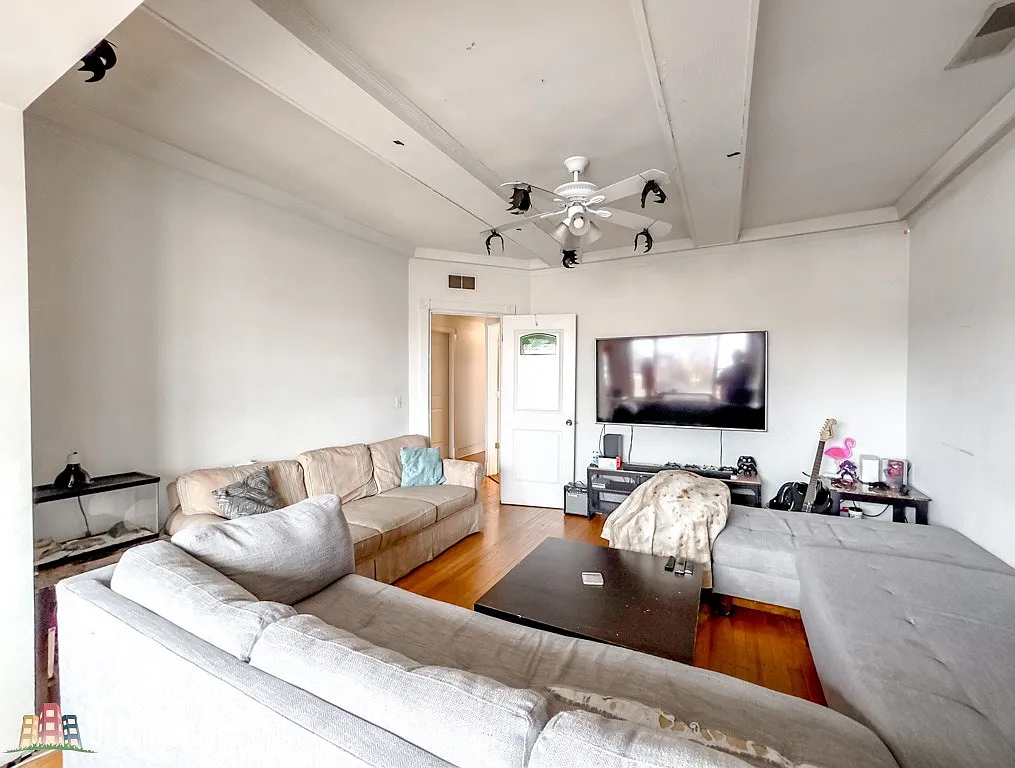 6719 N Sheridan Rd — Photo 1