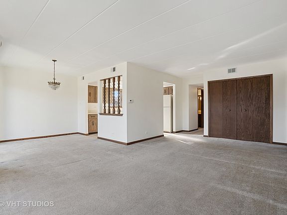 3rd image of 10716 S Keating Ave APT 2S