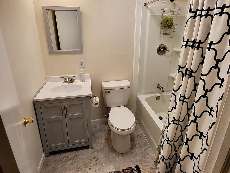 114 Allee St — Photo 9