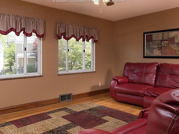 5th image of 424 Montrose Dr