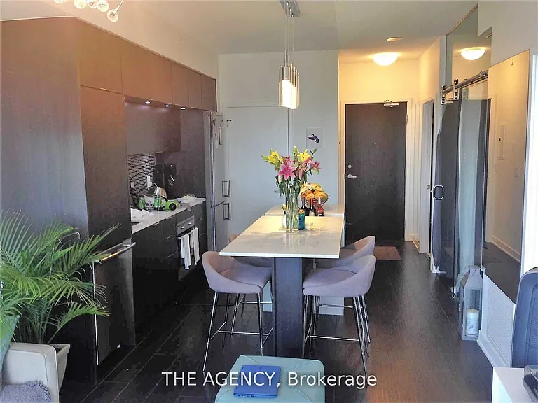 170 Sumach St #711 — Photo 3