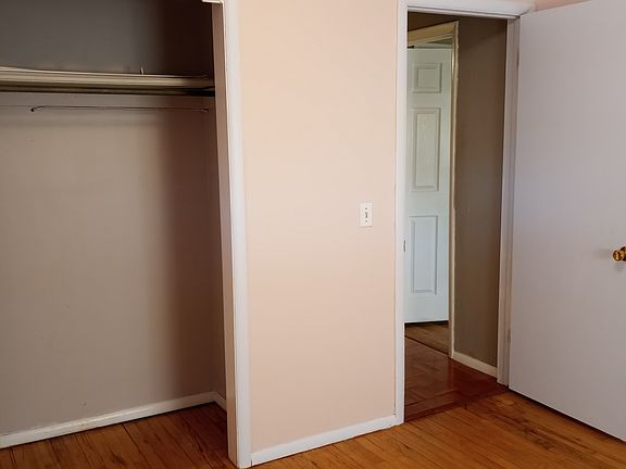 3rd image of 708 Leslie Dr