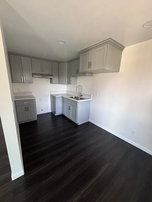 375 E Pomona Blvd — Photo 1