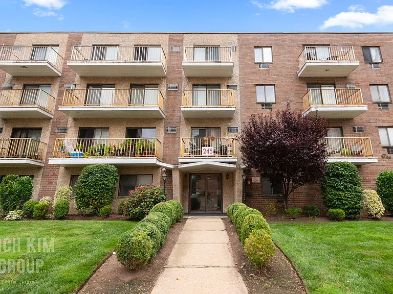 245 Anderson St #4C — Photo 14
