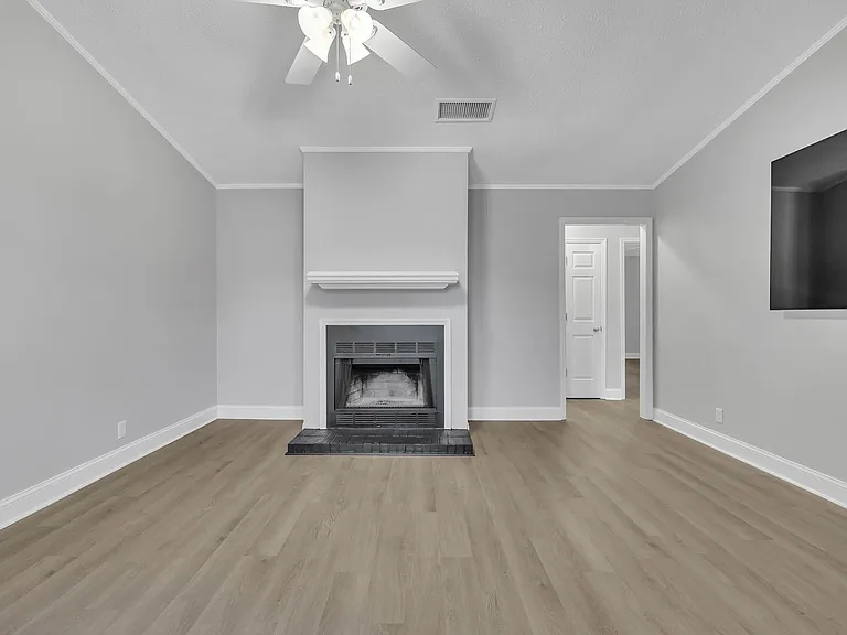 3350 Oak Trees Ct — Photo 3