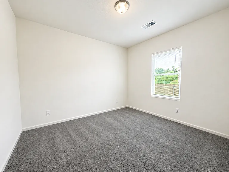 715 Wellington Dr — Photo 10