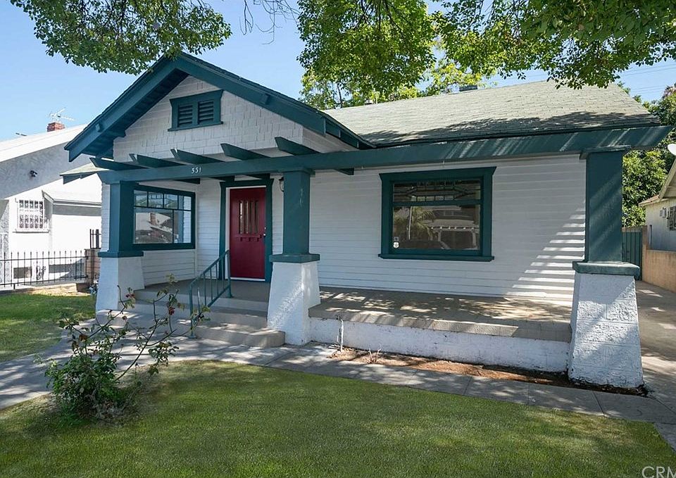 2nd image of 531 W 49th Pl
