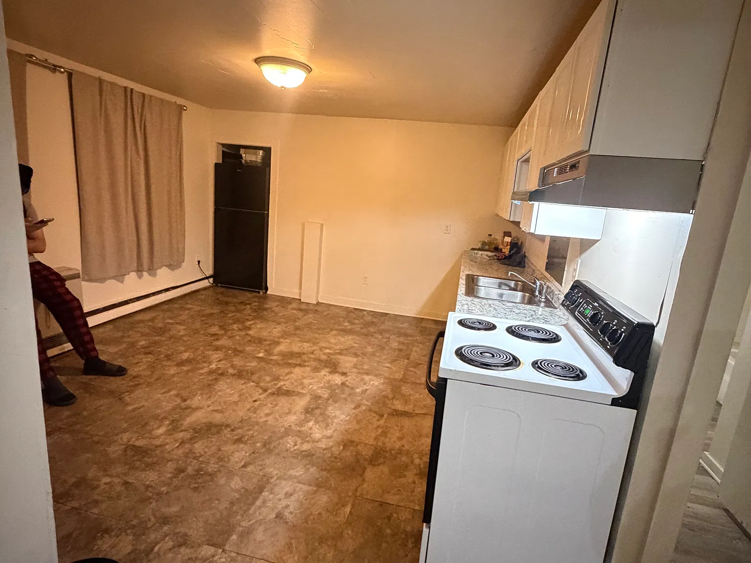2 bed, 900 sqft, $1,900 — Photo 3