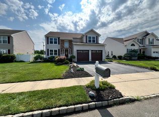 16 York Dr, Helmetta, NJ 08828