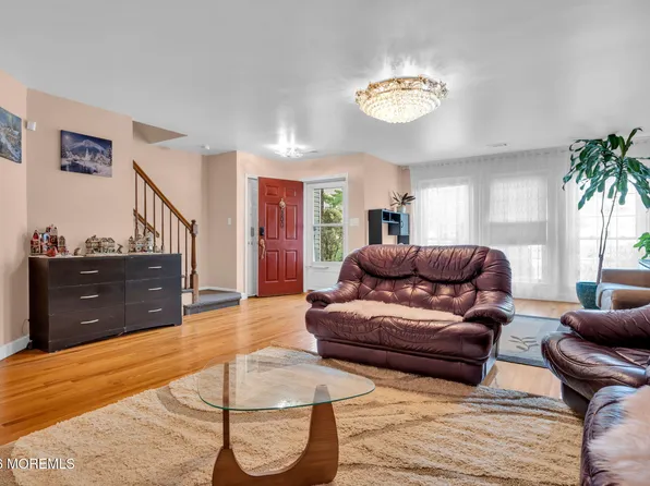 200 Franklin Place, Morganville, NJ 07751