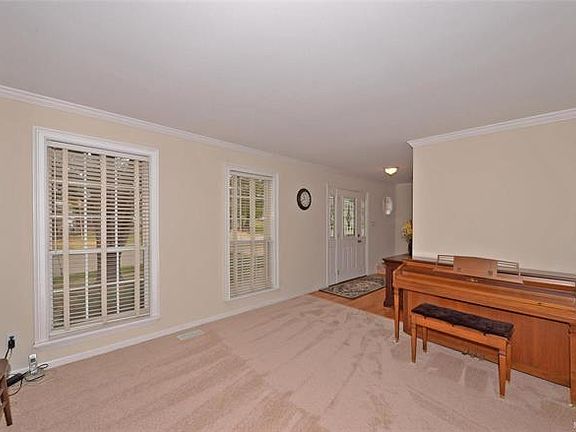 3rd image of 7307 Summer Manor Dr