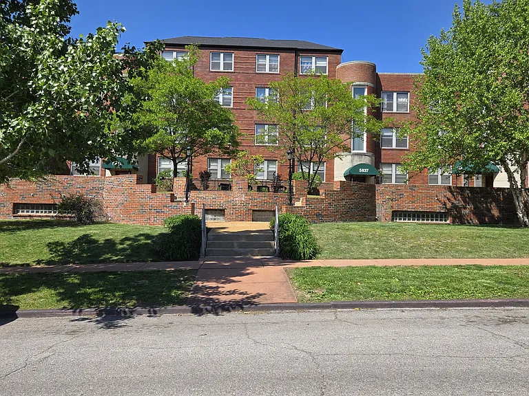 5837 Devonshire Ave — Photo 1