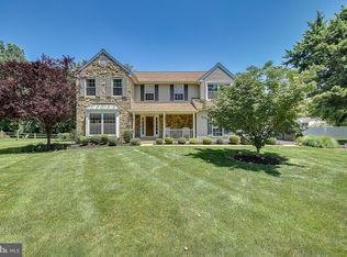 4330 S Woodland Dr, Bensalem, PA 19020