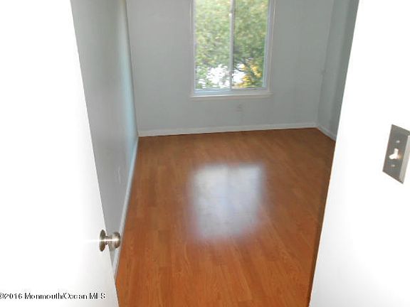 5th image of 23 Newport Ct #246
