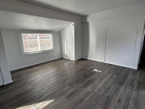 2nd image of 1101 1/2 W 4th St