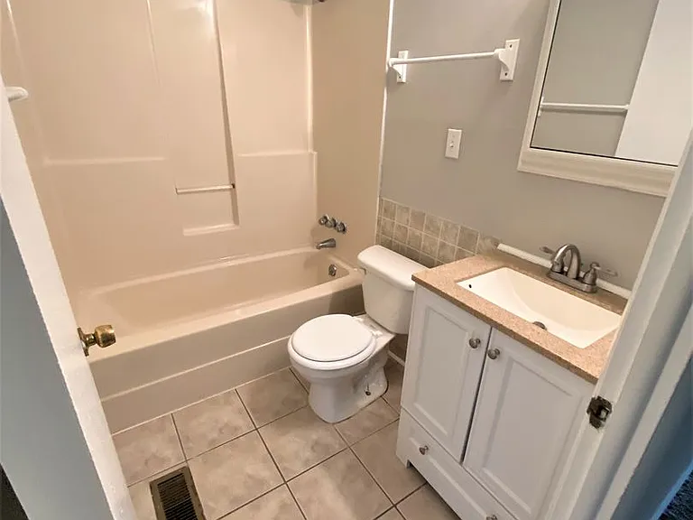 2443 Edgevale Rd — Photo 18