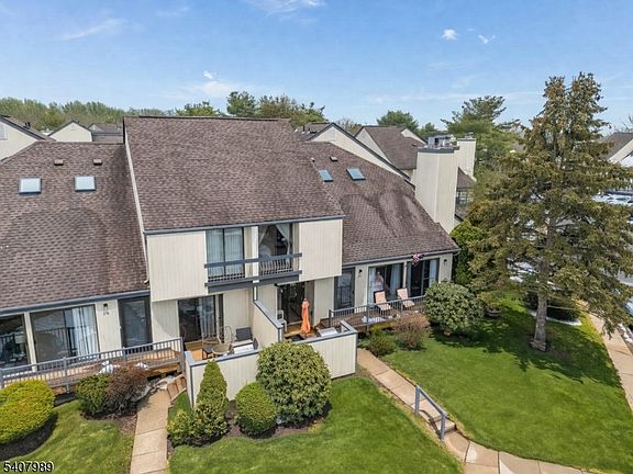 3rd image of 275 Crabtree Ct