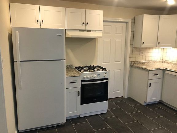5th image of 358 Commercial St #1