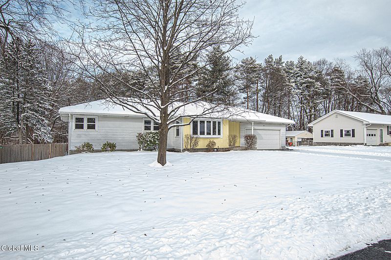 3rd image of 4 Rustyville Road