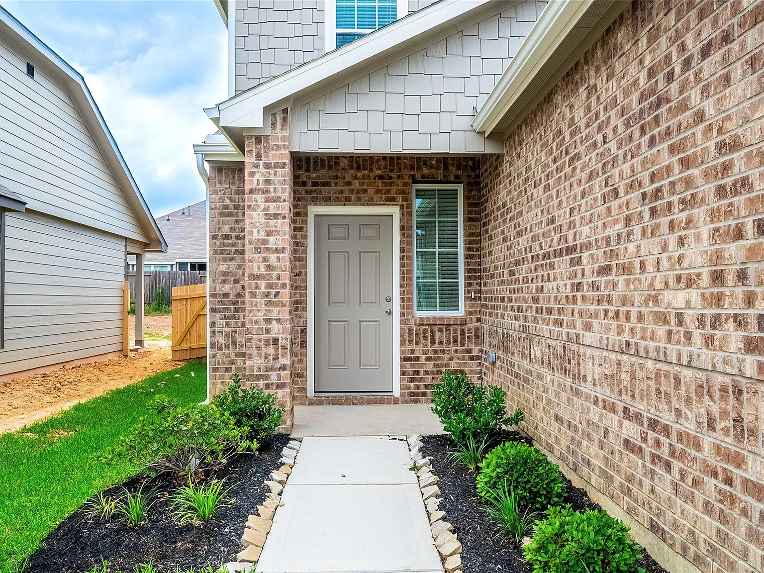 4 bed, 2.5 bath, 1707 sqft, $1,995 — Photo 3